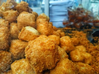 fried chicken nuggets with sauce