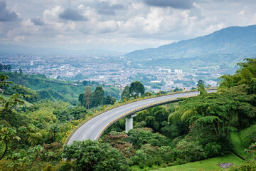 Fototapeta premium Puente Helicoidal entre Pereira y Santa Rosa Risaralda Colombia