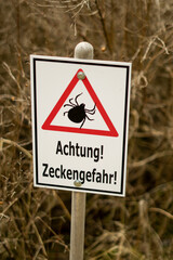 Achtung Zeckengefahr - Zeckenschild - Vorsicht Zecken
