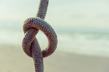 Knot (Symbol) with beach and ocean in the background