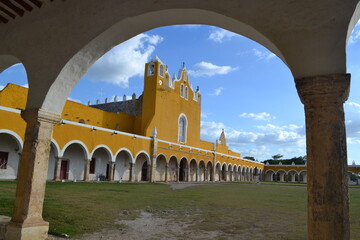 Petit village Jaune Izamal au Mexique