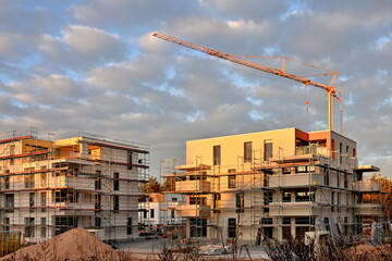 Urbaner Wohnungsbau - Baustelle mit Baukran