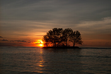 Fototapeta na wymiar Tropical sunset over the sea