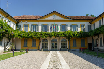 Fototapeta na wymiar Solaro (Lombardy, Italy): municipal hall