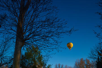 balon baloniarstwo latanie niebo niebieskie © Piotr