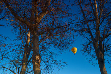 balon baloniarstwo latanie niebo niebieskie © Piotr