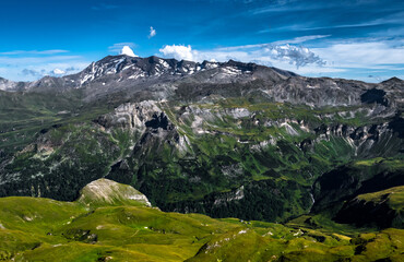 Obraz premium High Alpine Landscape With Mountains In National Park Hohe Tauern In Austria