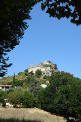 Fototapeta na wymiar Burghügel in Entrechaux, Provence