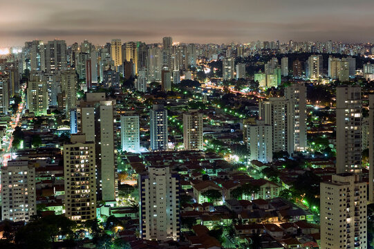 Vista noturna da cidade de S&atilde;o Paulo &agrave; noite