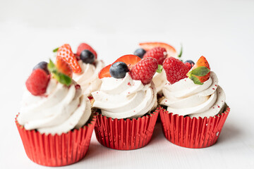 fresh cream and fruit red valentines day love cakes muffin cupcakes 