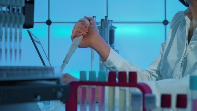 Processing of PSR tests for virus and microbes in the laboratory