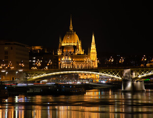 Fototapeta na wymiar Hungary, night city Budapest, parliament on the background of the night city