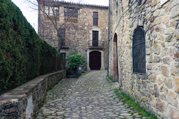 Paisajes y rincones del peque&ntilde;o pueblo rustico de Sant Mart&iacute; Vell, en la comarca del Giron&egrave;s, de Catalunya