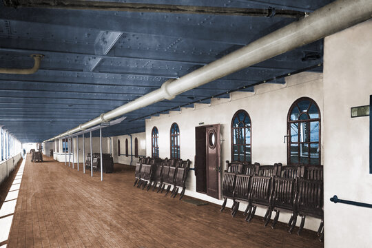 Die Titanic 1912, das Promenadendeck, koloriert in Farbe