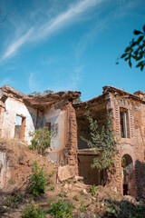 Fototapeta premium Antigua hacienda con un cielo azul espectacular