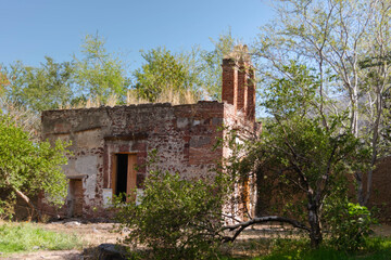 Hacienda escondida en la naturaleza
