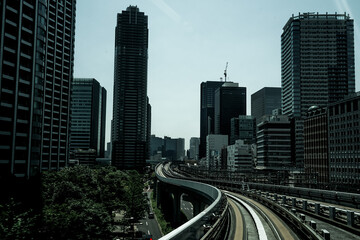 Fototapeta na wymiar ゆりかもめ東京臨海新交通臨海線から見える東京の街並み