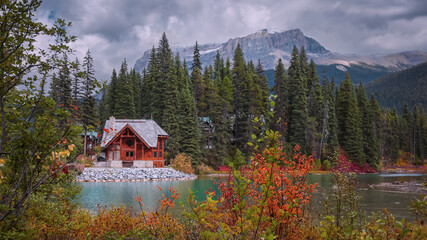Fototapeta premium Cafe at the scenic Emerald lake in Yoho national park, Canada