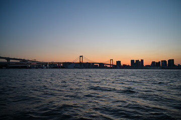 豊洲ぐるり公園から見るレインボーブリッジ　夕方