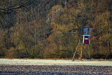 Naklejka premium Hochsitz im Sonnenaufgang,