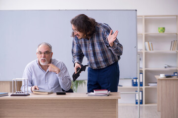 Fototapeta premium Two employees in bankruptcy concept