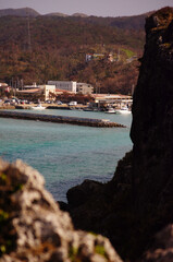 エメラルドグリーンの海がキレイなビーチ