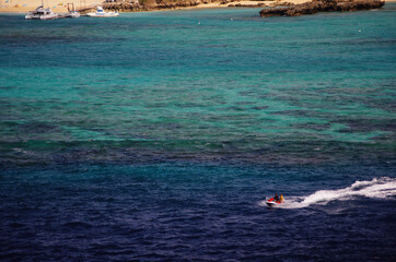 リゾートでアクティビティを楽しむ