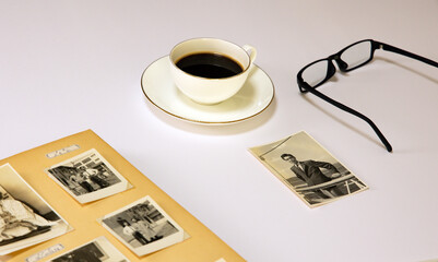 昔の家族写真で昭和を懐かしむ
