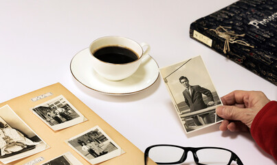 昔の家族写真で昭和を懐かしむ
