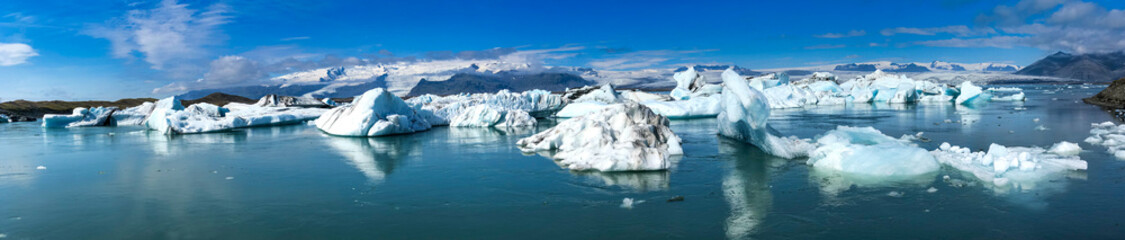 Jokulsarlon Icebergs along the beach, panoramic view of Iceland coastline
