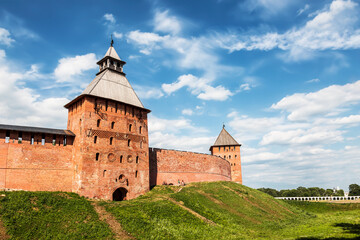 Fototapeta na wymiar View of the fortress wall of the Novgorod Kremlin with the Spasskaya and Dvortsovaya towers. Veliky Novgorod, Russia