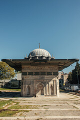 Obraz premium Facade of famous fatih Mosque near road in Istanbul, Turkey