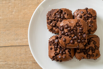 dark chocolate brownies topped by chocolate chips