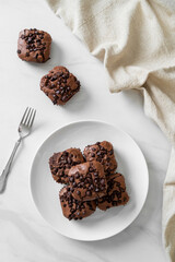 dark chocolate brownies topped by chocolate chips