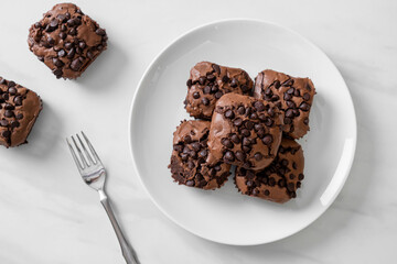 dark chocolate brownies topped by chocolate chips