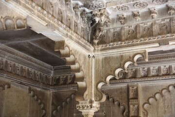 Visually interwoven linear multifoil arches and blind multifoil arches combined with lotus flower ornaments in white, veined marble at Udaipur Palace, India