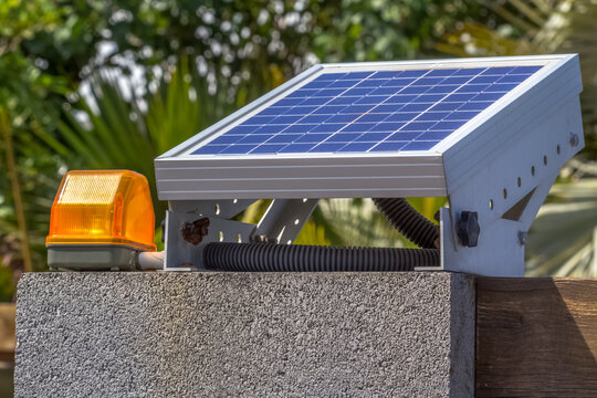 Alimentation &eacute;lectrique photovolta&iuml;que pour portail motoris&eacute; 