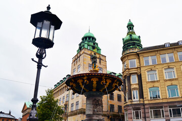 Obraz premium Old Town of Copenhagen, Denmark. Beautiful fountain and old lantern on the foreground.