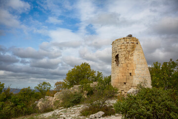 Fototapeta na wymiar Ruins of the wall and tower of the ancient Syuren fortress high in the mountains in Crimea