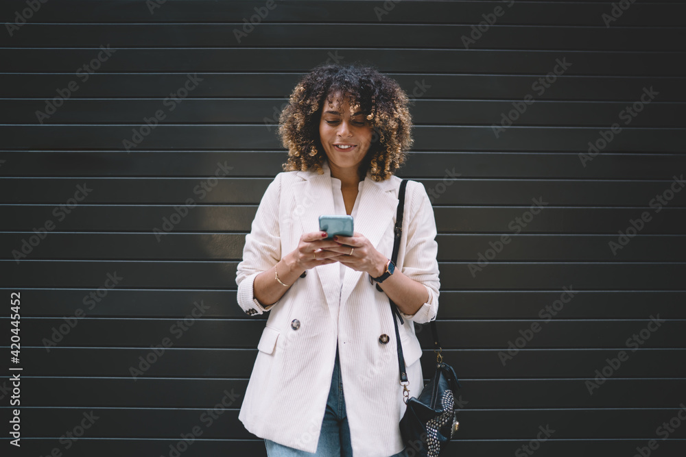 Aufkleber millennial blogger typing text for sharing content publication in social networks using smartphone d