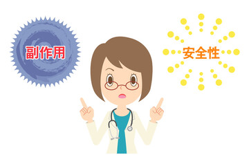 安全性と副作用の説明をする女性医師