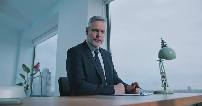 Businessman looking straight to the camera