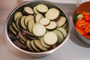 夏野菜の調理風景