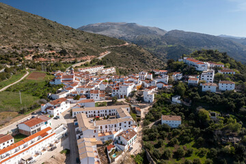 Fototapeta na wymiar vista del municipio de Atajate en la serranía de Ronda, Málaga 
