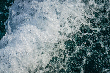 激しい水しぶきイメージ（壁紙素材）