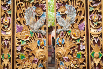 Porte d'un temple hindou à Ubud, sur l'île de Bali