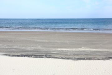 Fototapeta na wymiar 砂浜と海