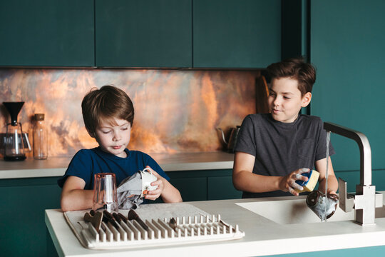 Children help to clean the house.