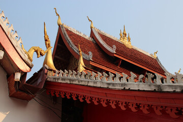 Fototapeta na wymiar buddhist temple (wat may souvannaphoum) in luang prabang (laos) 
