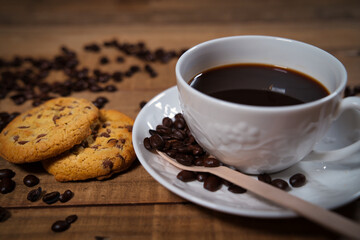 ブラックコーヒーとチョコチップクッキー